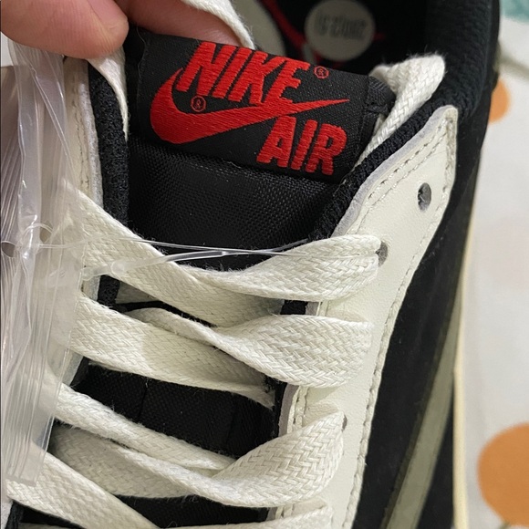 Jordan 1 Retro OG x Travis Scott Low Sneakers - Picture 4 of 9